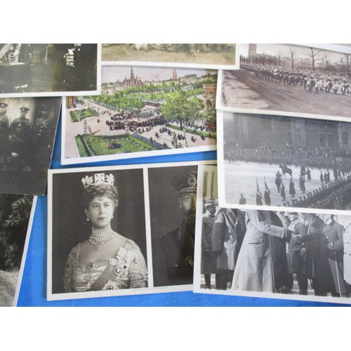 298 - A large quantity of antique and later post cards, to include military genre, all in used condition