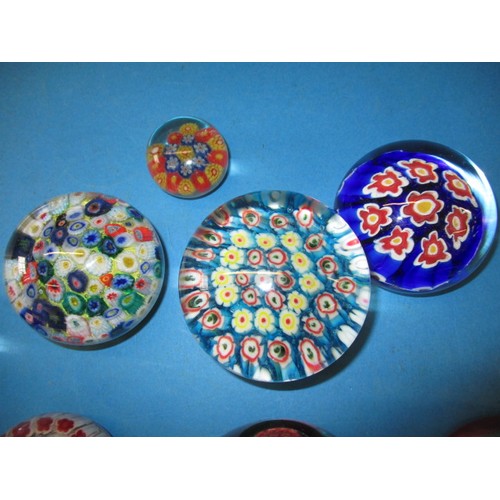 300 - A parcel of paperweights and 2 glass vases, various sizes and ages, all in good used condition with ... 