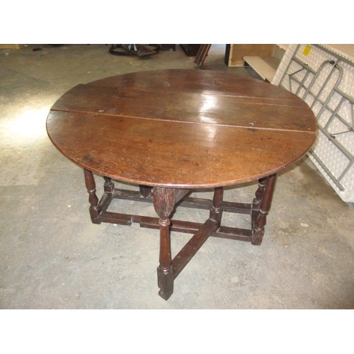 An early 18th century oak gate leg table, approx. diameter 119cm approx. height 73cm in good useable antique condition