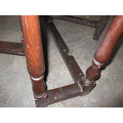 259 - An early 18th century oak gate leg table, approx. diameter 119cm approx. height 73cm in good useable... 