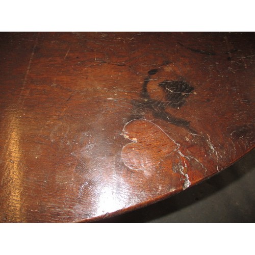 259 - An early 18th century oak gate leg table, approx. diameter 119cm approx. height 73cm in good useable... 