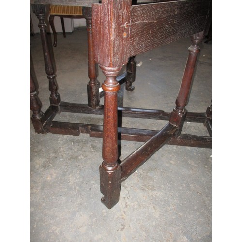 259 - An early 18th century oak gate leg table, approx. diameter 119cm approx. height 73cm in good useable... 