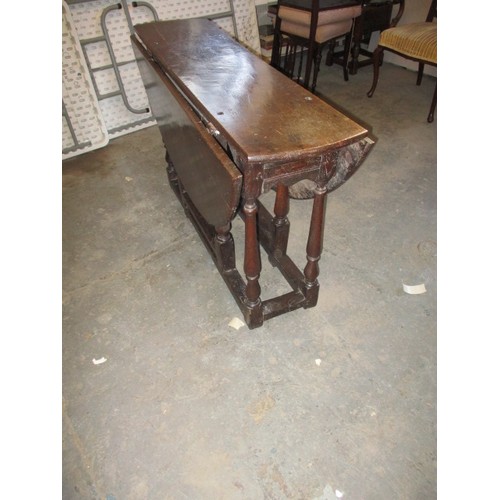 259 - An early 18th century oak gate leg table, approx. diameter 119cm approx. height 73cm in good useable... 