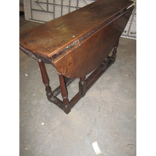 259 - An early 18th century oak gate leg table, approx. diameter 119cm approx. height 73cm in good useable... 