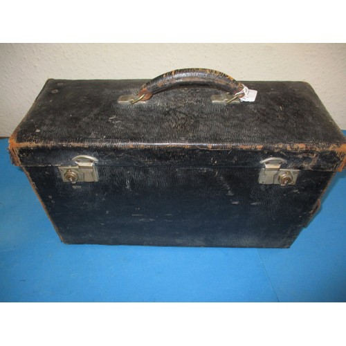 233 - A vintage doctor’s case with contents of medical instruments, all in good used condition with age-re... 