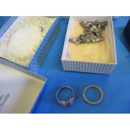 95 - A parcel of vintage costume jewellery to include a boxed Swarovski crystal necklace earring set and ... 