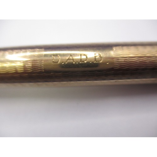 73 - A 9ct gold cased parker fountain pen, approx. gold weight 18.4g in good pre-owned condition with gen... 