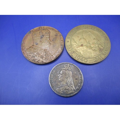 160 - A Battle of London medallion, An Edward VII coronation medallion, and an 1890 silver crown, all in g... 