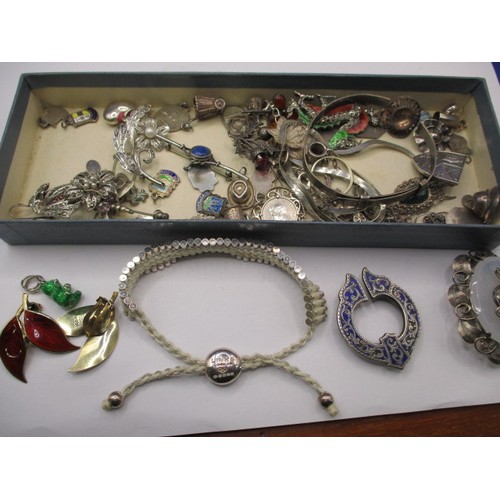 112 - A parcel of silver and white metal items to include jewellery and charms, all in used condition