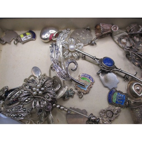 112 - A parcel of silver and white metal items to include jewellery and charms, all in used condition