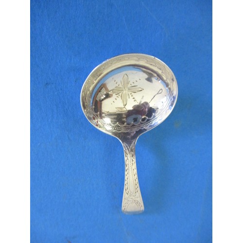 118 - A George IV sterling silver caddy spoon, a later silver pigmy candle stick and thimble, all in used ... 