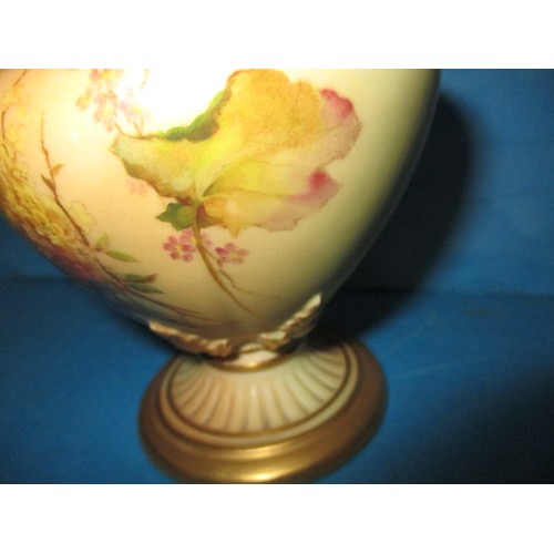 181 - An antique Royal Worcester hand painted porcelain squat vase, approx. height 11.5cm, having floral d... 