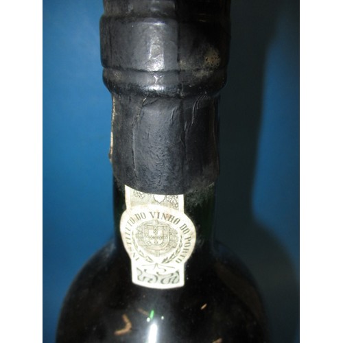 292 - 1977 Vilanova vintage port, 75cl bottle settled low neck