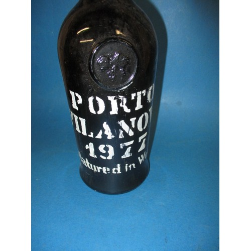 292 - 1977 Vilanova vintage port, 75cl bottle settled low neck