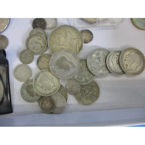 118 - A parcel of vintage coins, to include approx. 168g of part silver coins and several collectors £5 co... 