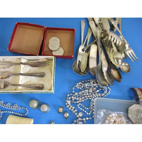 116 - A parcel of vintage costume jewellery and other interesting collectables, all in pre-owned condition