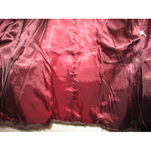 168 - 2 natural rabbit fur jackets and 3 stoles. Various sizes, all in good condition, with no observed da... 