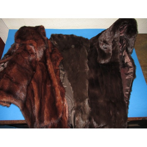 168 - 2 natural rabbit fur jackets and 3 stoles. Various sizes, all in good condition, with no observed da... 