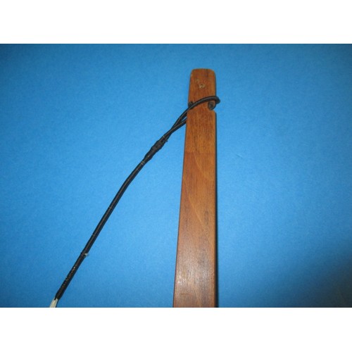 171 - A yew wood archery bow, with various arrows, in good used condition