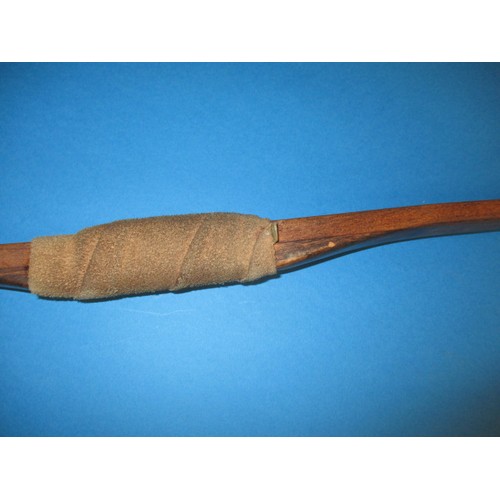 171 - A yew wood archery bow, with various arrows, in good used condition