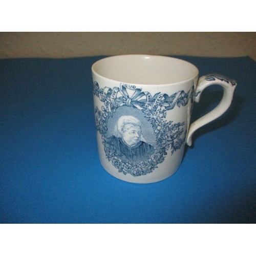 124 - Queen Victoria royal commemorative plate and mug, the plate for 1887 the mug presented by the Mayor ... 