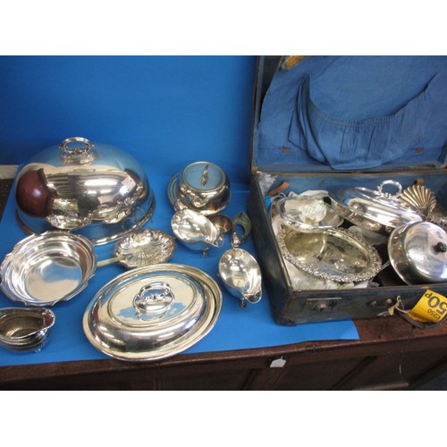 167 - A large quantity of silver plated items, to include tureens and other tablewares, all in good used c... 