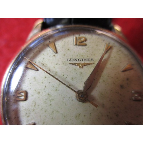 64 - A vintage 9ct gold Longines wrist watch, in current working order, approx. dial size 30mm, having us... 