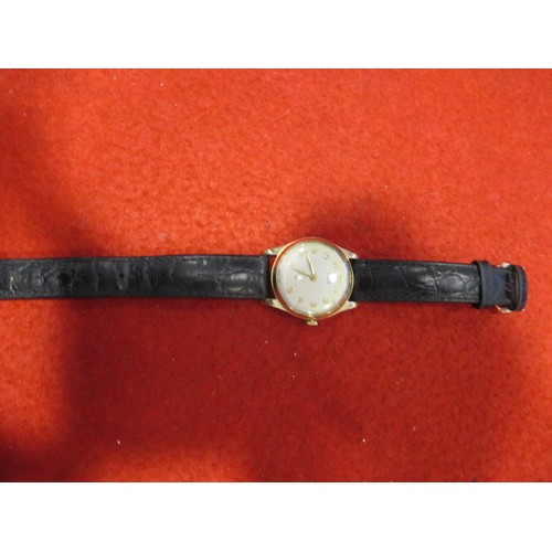 65 - A 1950s Buren Grand Prix 9ct gold cased wrist watch, in current working order, approx. dial size 27m... 