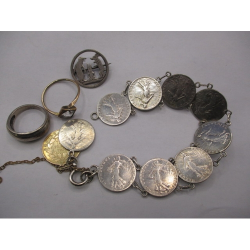 108 - A parcel of jewellery items, mainly silver to include a Pip Squeak and Wilfred brooch and a coin bra... 