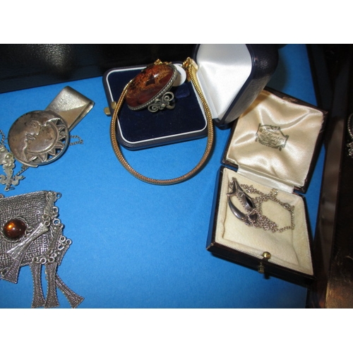 113 - A parcel of vintage costume jewellery, to include a ruby bead necklace, a 9ct gold pendant and silve... 