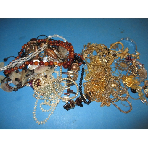 115 - A parcel of vintage costume jewellery, all in used condition