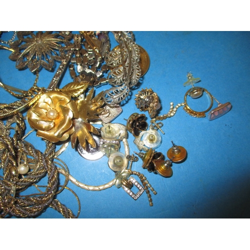 115 - A parcel of vintage costume jewellery, all in used condition