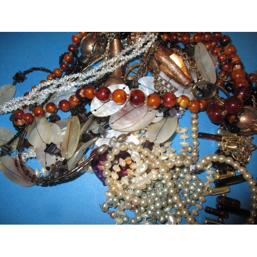 115 - A parcel of vintage costume jewellery, all in used condition