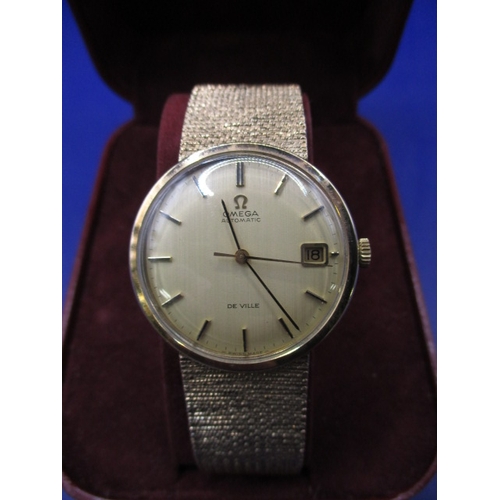 74 - A 9ct yellow gold Omega automatic De Ville watch, with full length bracelet strap and date window, i... 