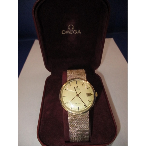 74 - A 9ct yellow gold Omega automatic De Ville watch, with full length bracelet strap and date window, i... 