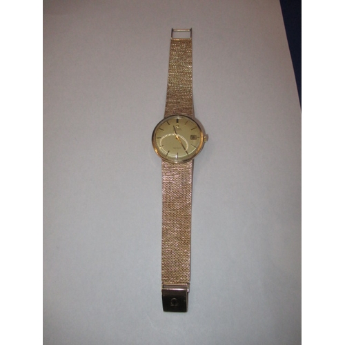 74 - A 9ct yellow gold Omega automatic De Ville watch, with full length bracelet strap and date window, i... 