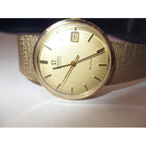 74 - A 9ct yellow gold Omega automatic De Ville watch, with full length bracelet strap and date window, i... 