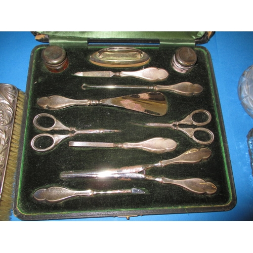 103 - A parcel of silver and silver mounted items, to include a pen wipe jars and vanity items, approx. si... 