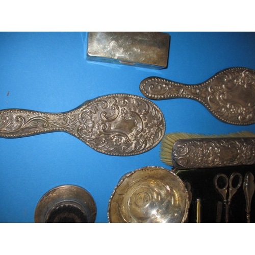 103 - A parcel of silver and silver mounted items, to include a pen wipe jars and vanity items, approx. si... 