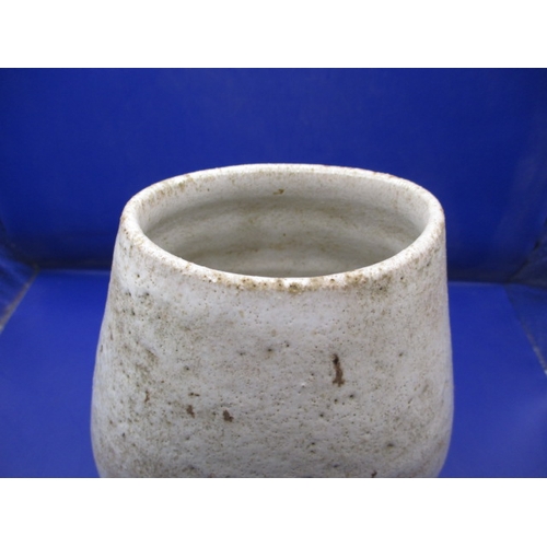 140 - A Lucie Rie off white feldspatic glaze vase, approx. height 19cm, having stamp to base and original ... 