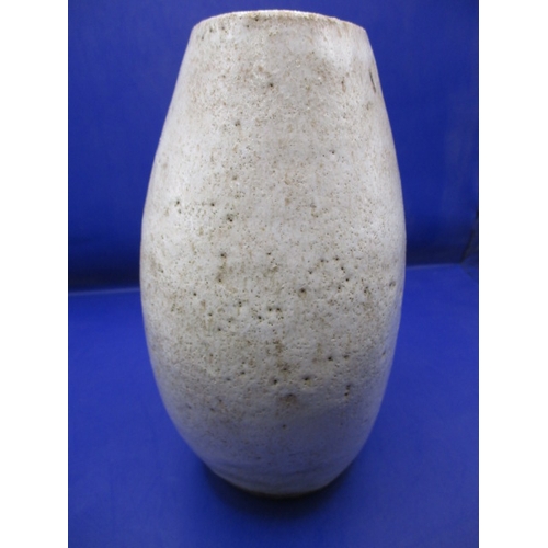 140 - A Lucie Rie off white feldspatic glaze vase, approx. height 19cm, having stamp to base and original ... 