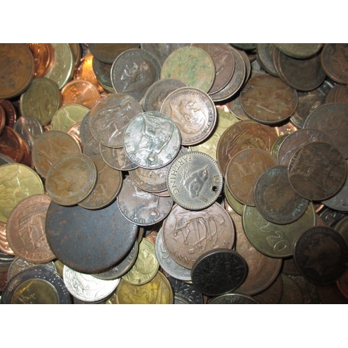 121 - Approx 13.5kg of world coins, all in circulated condition, 19th century and later, various denominat... 