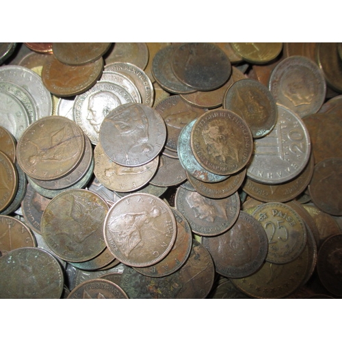 121 - Approx 13.5kg of world coins, all in circulated condition, 19th century and later, various denominat... 