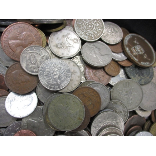 121 - Approx 13.5kg of world coins, all in circulated condition, 19th century and later, various denominat... 