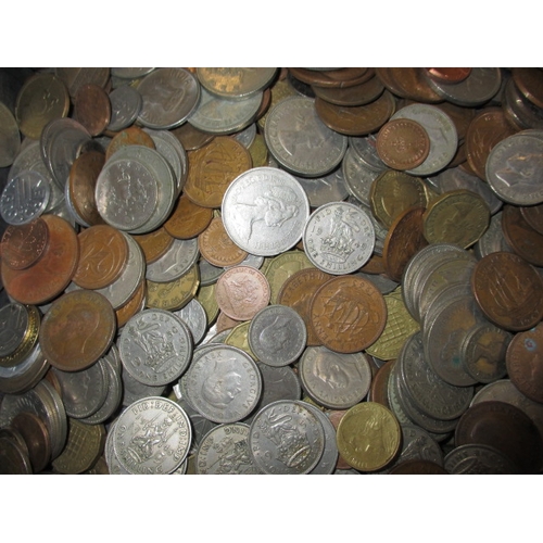 122 - Approx 13.6kg of world coins, all in circulated condition, 19th century and later, various denominat... 