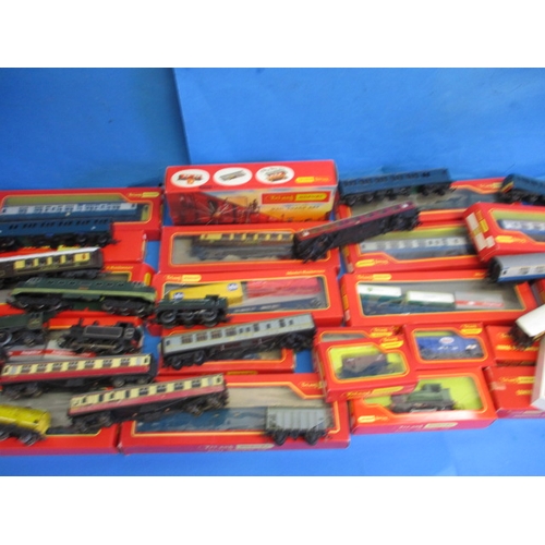 257 - A parcel of Hornby ‘00’ gauge model railway rolling stock, to include several engines, all in used c... 