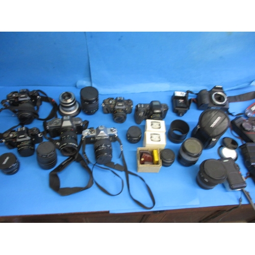 261 - A large quantity of vintage cameras and accessories, all in used condition and not tested as to func... 