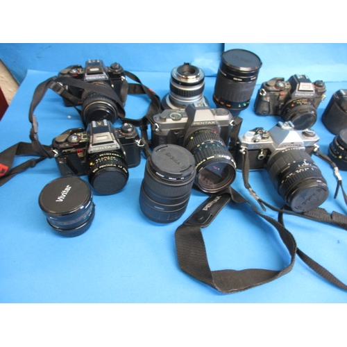 261 - A large quantity of vintage cameras and accessories, all in used condition and not tested as to func... 