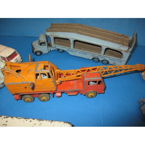 259 - A parcel of Dinky & Corgi die-cast model vehicles to include a Chipperfields circus truck, all in us... 