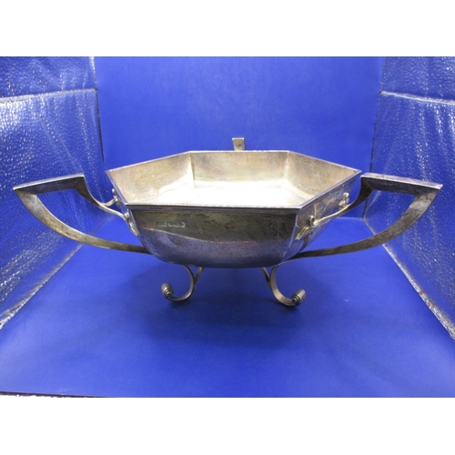 A large tri handled sterling silver bowl by Walker and Hall. Approximate weight 1.160kg. In good condition with slight tarnishing and no observed dents or splits